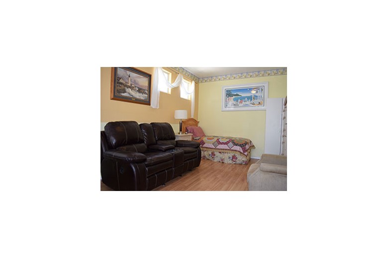 Image of A Paradise for Parents - 164th Lane (3)
