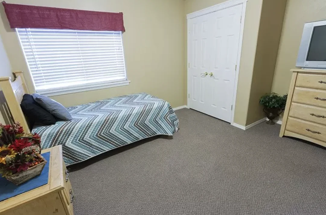 Image of Ashley Manor - Hawthorne (4)