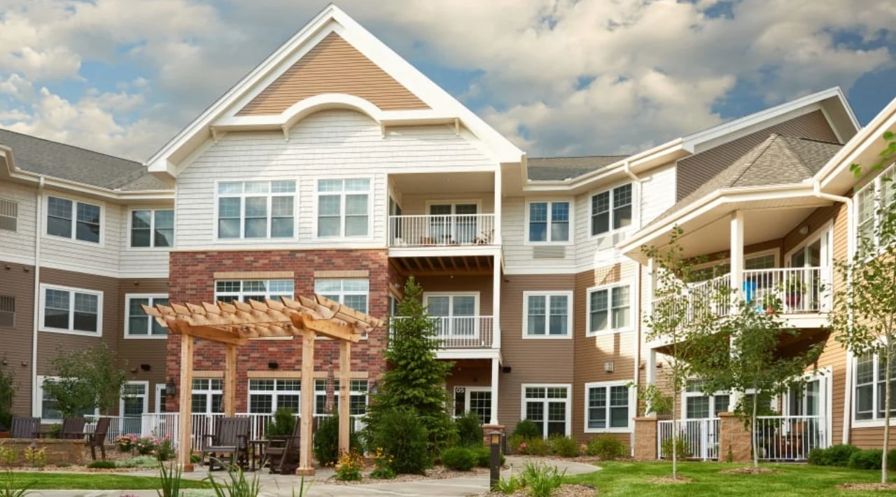 Image of Applewood Pointe of Bloomington at Valley West Cooperative (3)