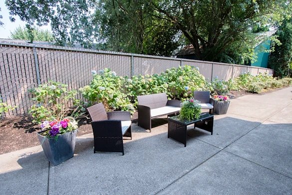 Albany Senior Living by Cogir, assisted living and respite care community in Albany, OR, outdoor seating area with beautiful flowers