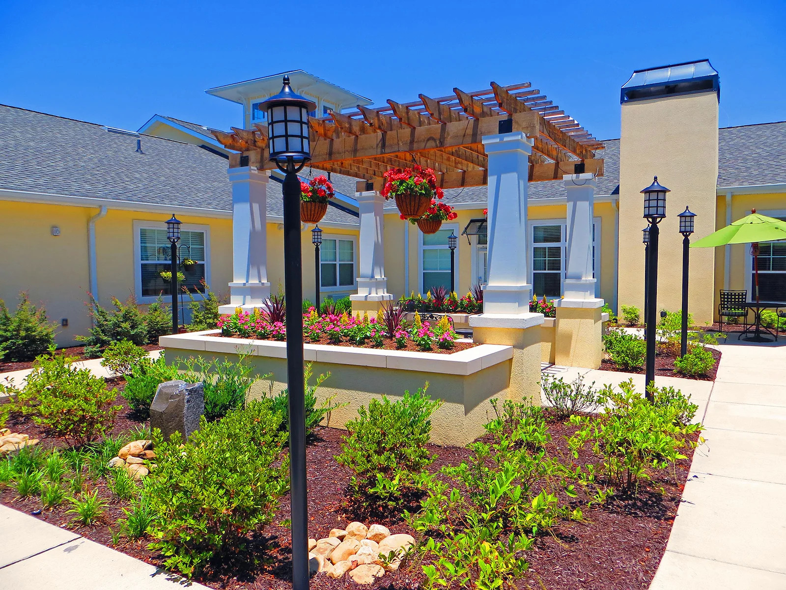 Barclay House of Augusta, senior living community offering assisted living and memory care in Augusta, GA, beautiful outdoor area