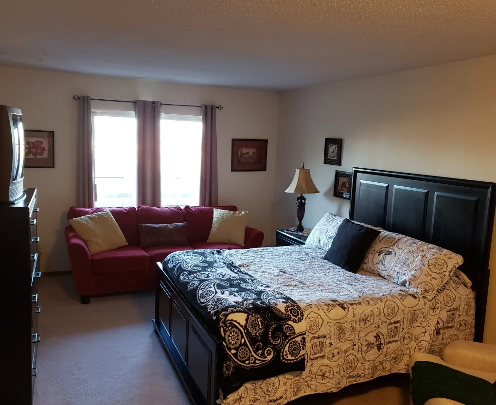 Image of Burgundy Place (7)