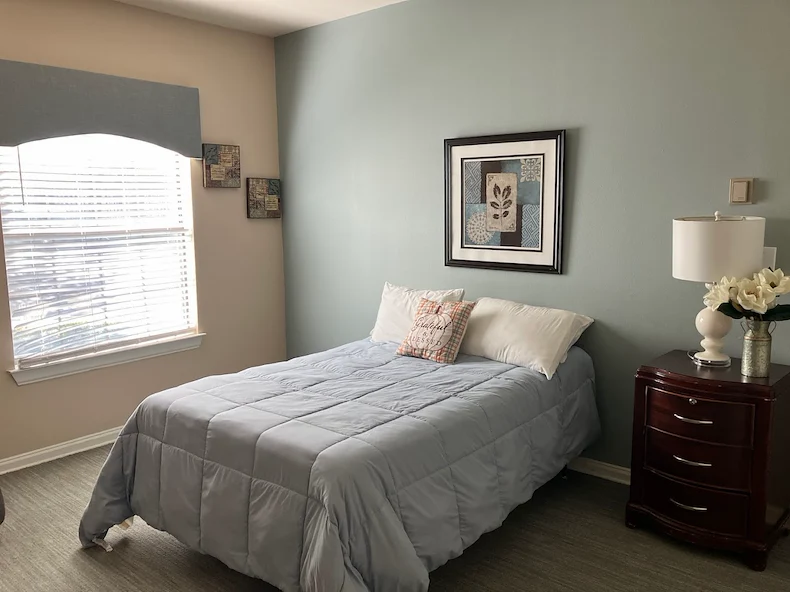 Colonial Oaks at Arlington, TX, bedroom
