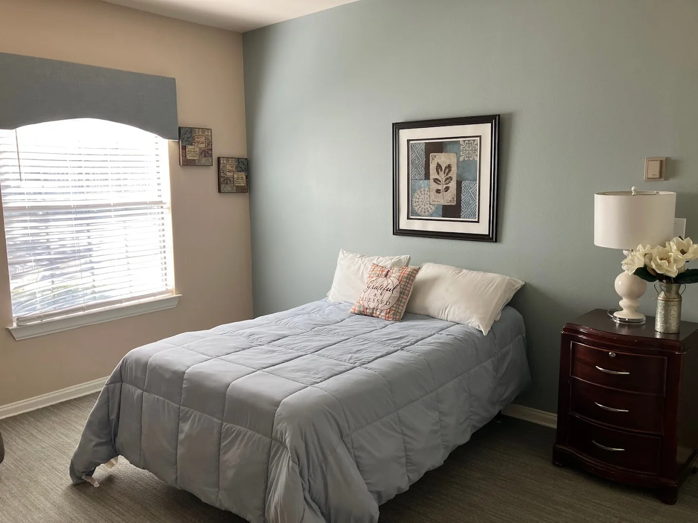 Colonial Oaks at Arlington, TX, bedroom