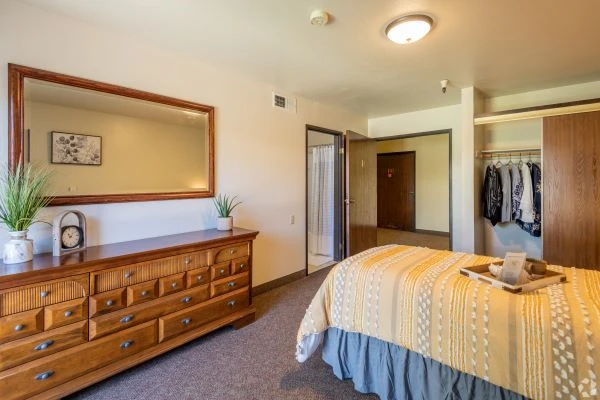 Image of Country Club Manor (5)