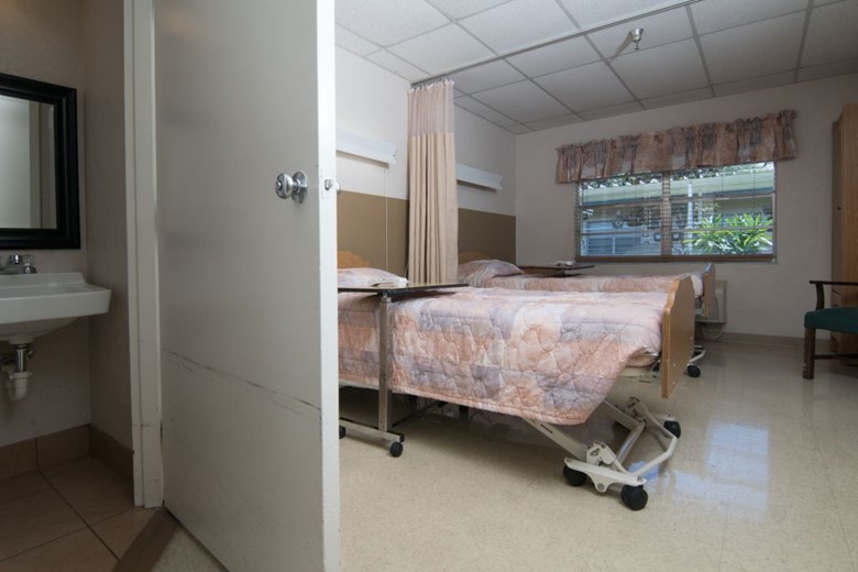Image of Royal Oak Nursing Center (3)