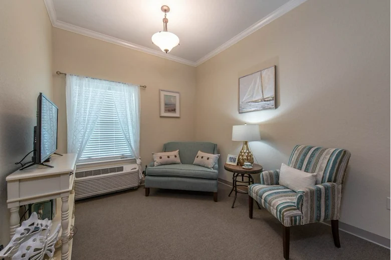  Plantation Oaks Assisted Living & Memory Care in High Springs, FL, living room