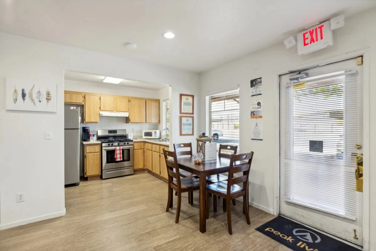 Image of Henderson Manor (7)