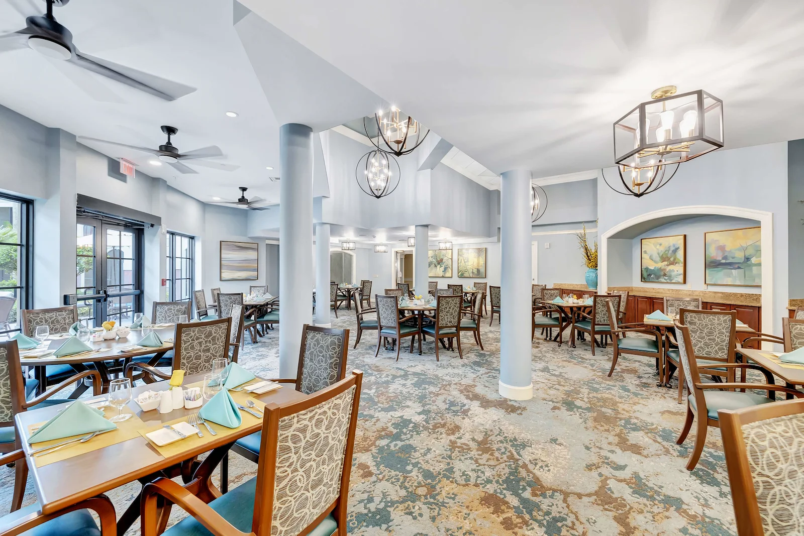 Allegro Boynton Beach, senior living community offering independent living, assisted living, memory care, and respite care in Boynton Beach, FL, elegant dining room