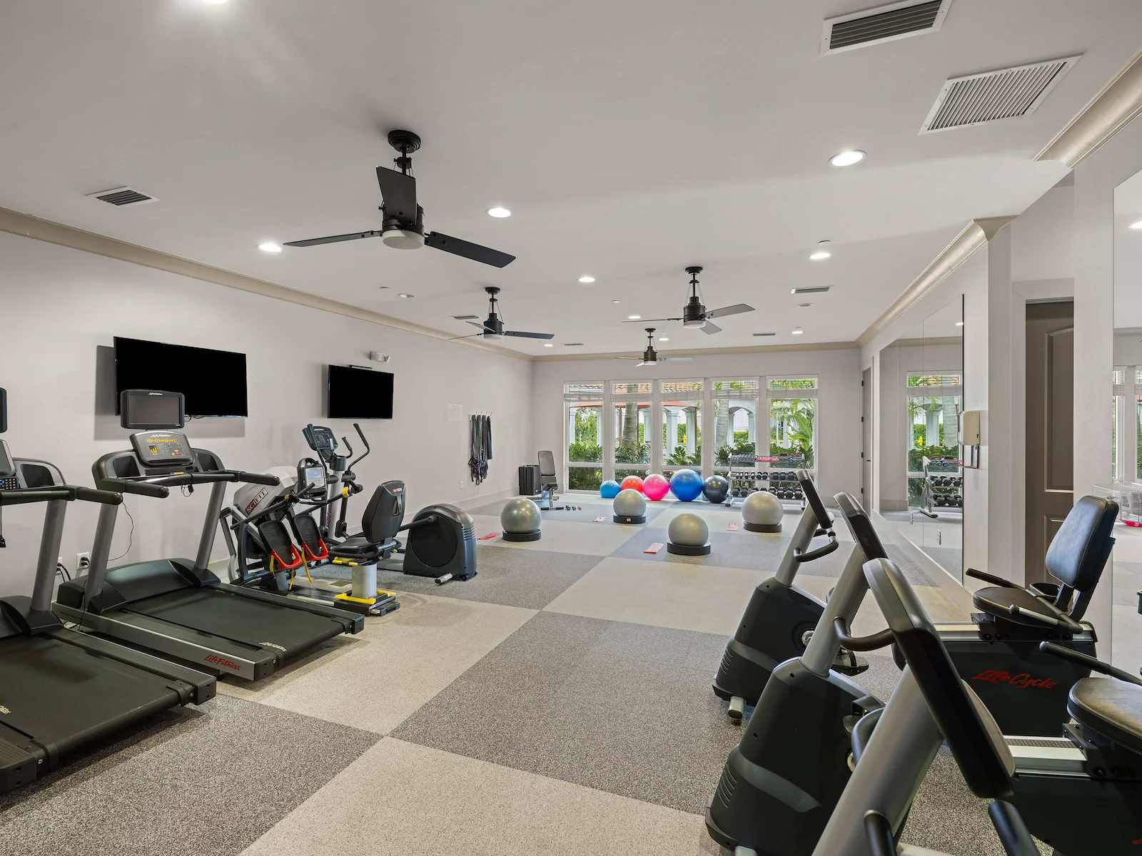 Image of Diamond Oaks Village (7)