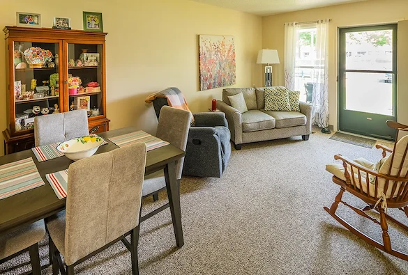 Image of Luther Crest (7)