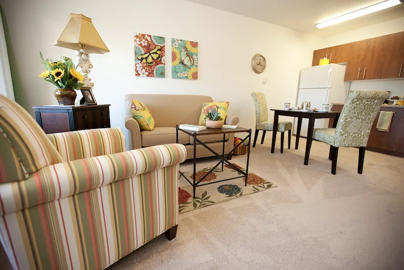 Desert Springs Gracious Retirement Living Hawthorn Senior Independent Living in Oro Valley, Arizona apartment living room
