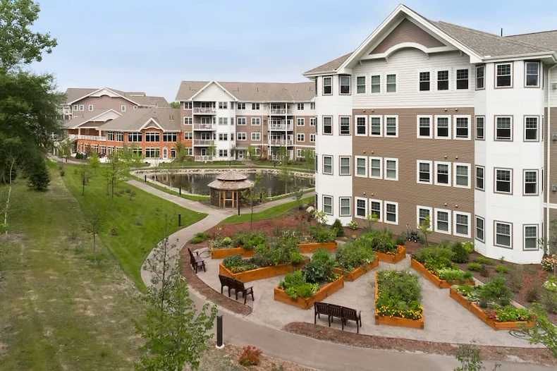 Image of Applewood Pointe of Minnetonka Cooperative (2)