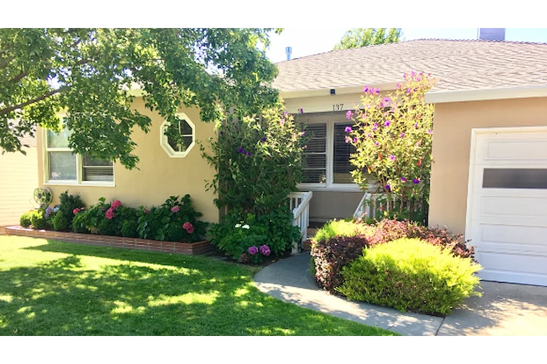 Image of Garden Court at the Village (1)