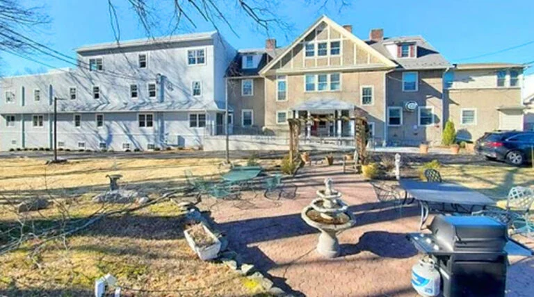 Image of Westwind Manor (2)