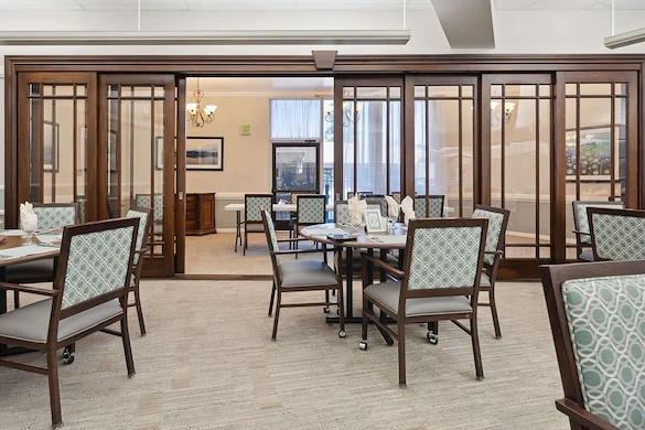 Rosewood Senior Living in Bakersfield, CA, dining room