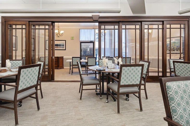 Rosewood Senior Living in Bakersfield, CA, dining room