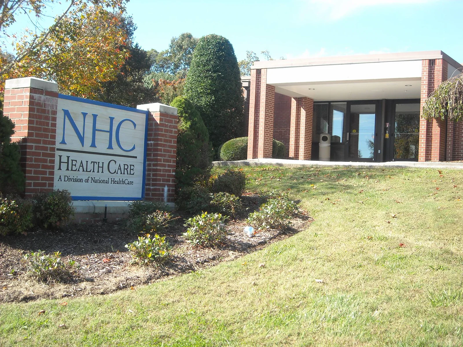 Bootstrap via serper_images (https://seniorcarefinder.com/providers/28431/tn/smithville/nhc-healthcare-smithville)