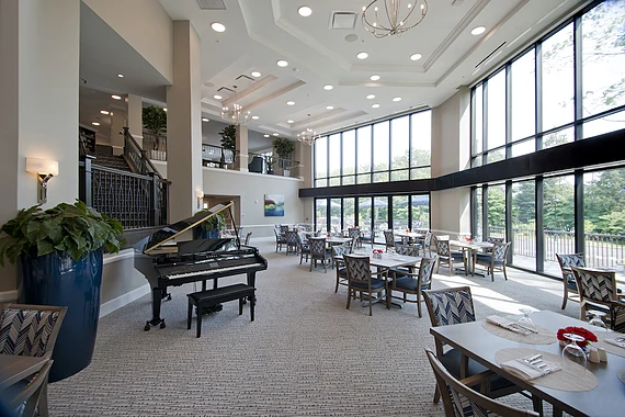 Allegro Harrington Park, senior living community in Harrington Park, NJ, offering independent living, assisted living, memory care, and respite care, dining room and social area