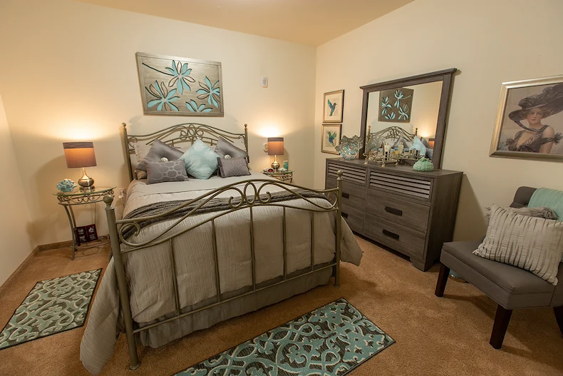 Summit Glen Gracious Retirement Living Hawthorn Senior independent Living in Colorado Springs, Colorado apartment bedroom