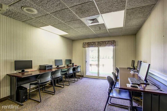 Image of Hazelcrest Place Apartments & Townhomes (8)