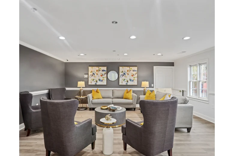 Image of Enrich at 519 (4)