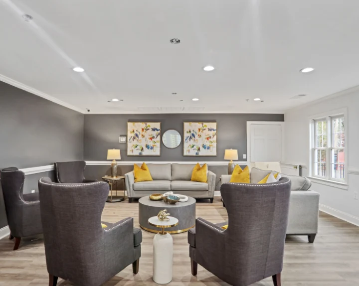 Image of Enrich at 519 (4)