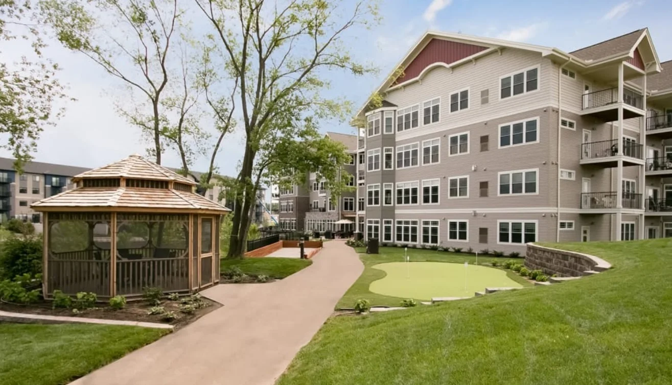 Image of Applewood Pointe of Eagan (2)