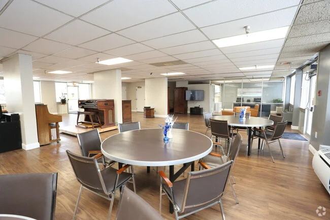 Image of Rose Tower Apartments (5)