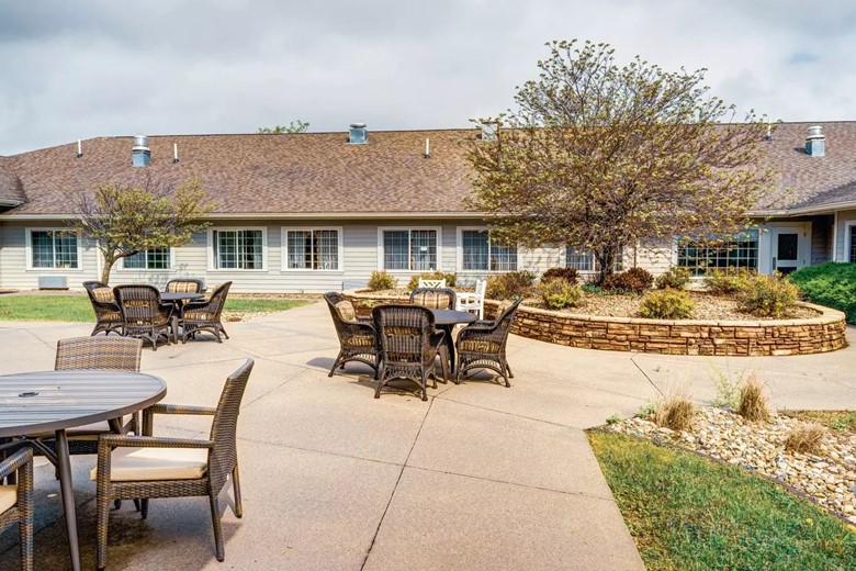 Image of Glen Oaks Alzheimer’s Special Care Center (3)