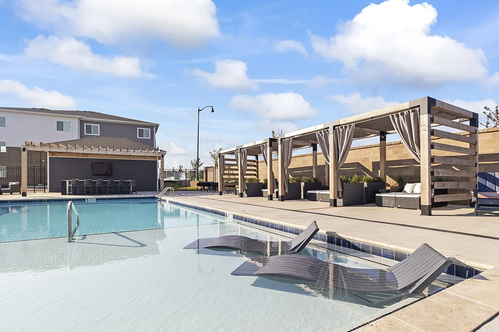 Image of Page Living at Pinnacle Hills (2)