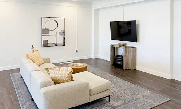 Image of Landmark on Lamar (5)