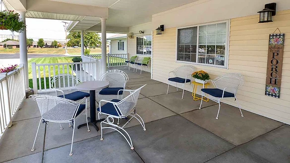 Pathfinder Senior Living in Fremont, NE, outdoor patio with seating
