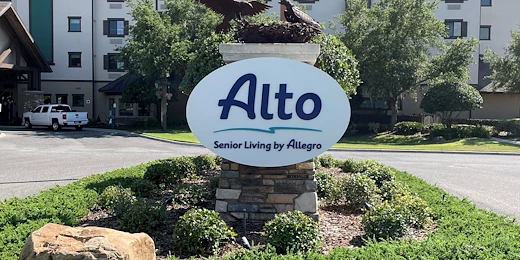 Alto Tavares, senior living community offering assisted living, memory care, and respite care in Tavares, FL, front exterior and community sign