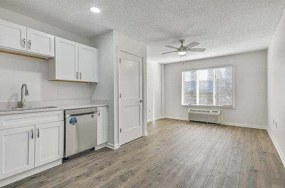 Asbury Place Kingsport, senior living community offering independent living, assisted living, and memory care in Kingsport, TN, apartment with open layout