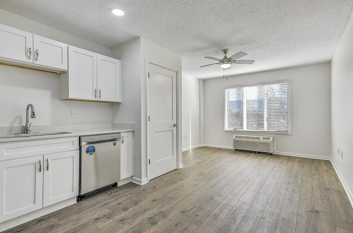 Asbury Place Kingsport, senior living community offering independent living, assisted living, and memory care in Kingsport, TN, apartment with open layout