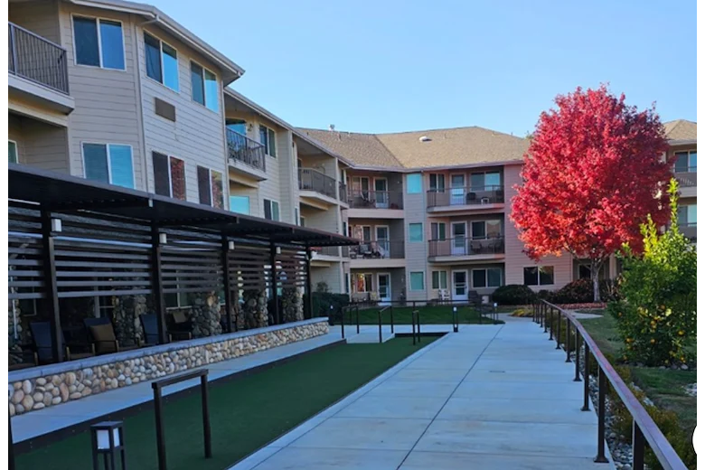 Image of Creekside Oaks Retirement Community (3)