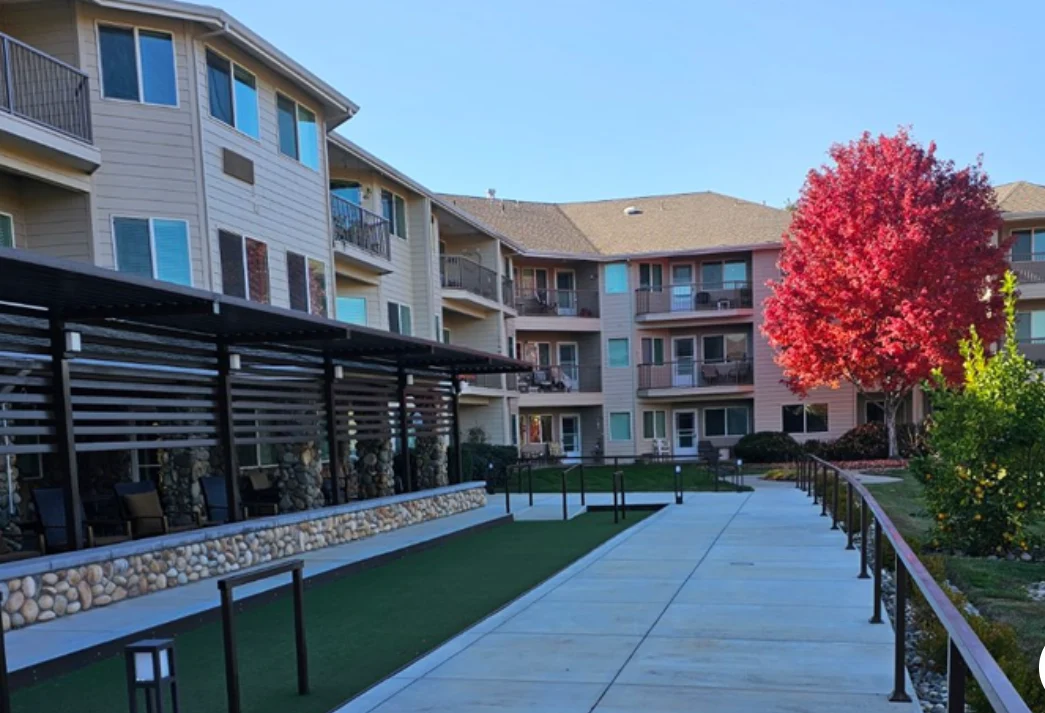 Image of Creekside Oaks Retirement Community (3)