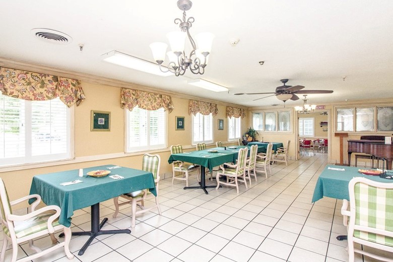 Image of Broadway Care & Rehab Center (10)