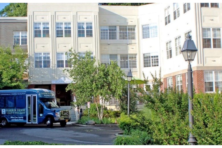 Image of Oyster Bay Manor / Harbor House Memory Care (2)