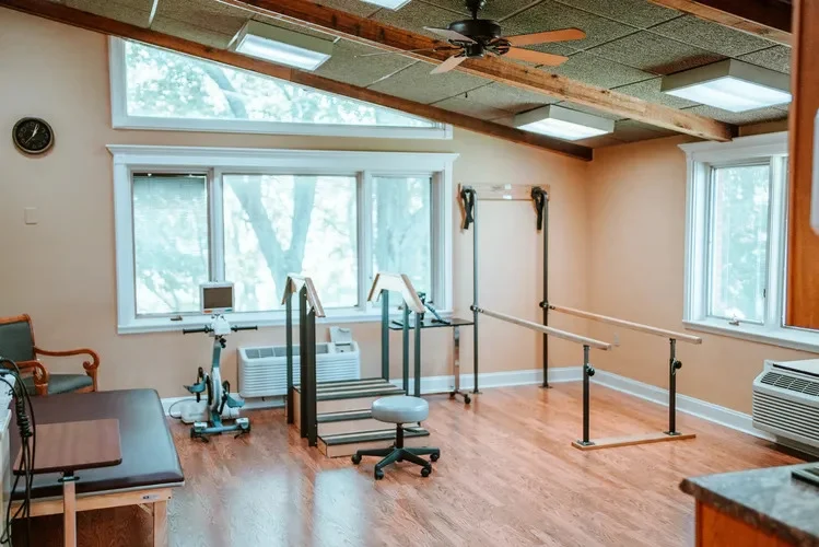 Image of Oakmont Manor (7)