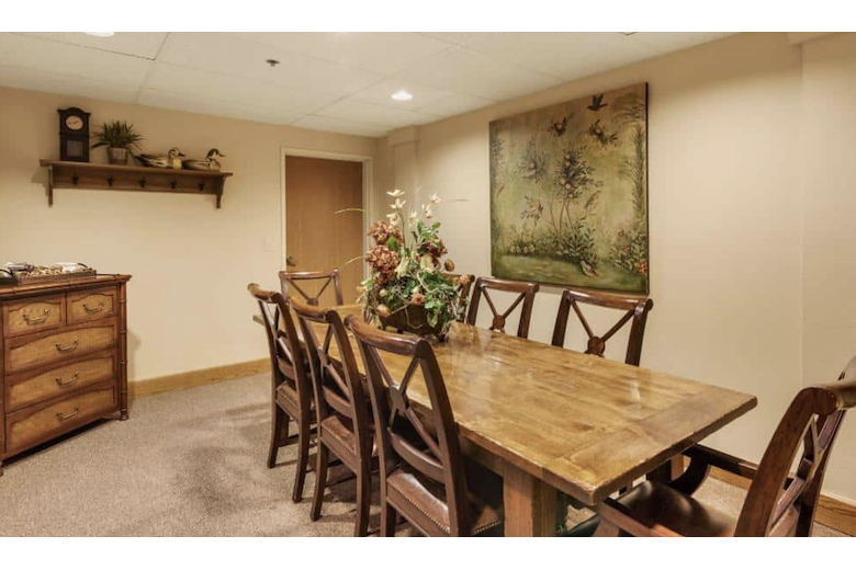 Image of Royal Columbian Retirement Inn (2)