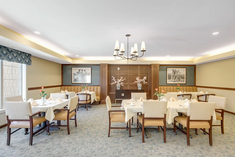 Dining area at the Waters of Plymouth