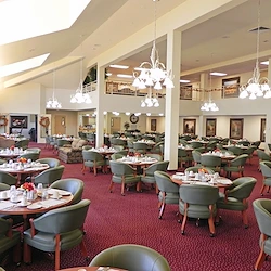 Summit Glen Gracious Retirement Living Hawthorn Senior independent Living in Colorado Springs, Colorado community dining room