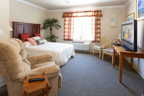 Image of Colonial Gardens Memory Care (8)