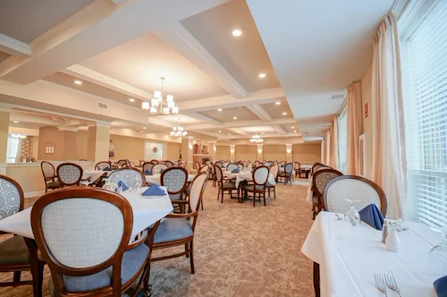 Great senior living dining options