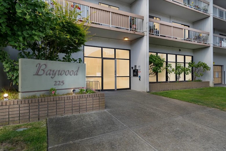 Image of Baywood Apartments (1)