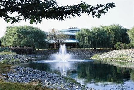 Ascension Living Bethlehem Woods Village senior living community offering independent living, assisted living, and memory care in La Grange Park, IL, outdoor fountain