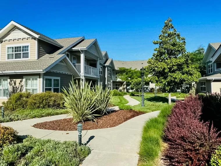 Camden Springs Gracious Retirement Living Hawthorn Senior Independent Living in Elk Grove, California outdoor walking paths