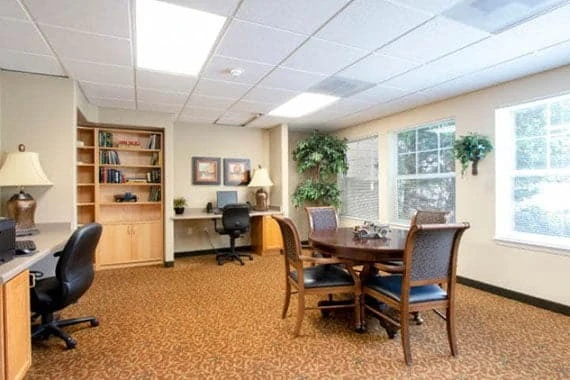 Wenatchee Senior Living by Cogir senior living community offering independent living, assisted living, and respite care in Wenatchee, WA, office area for residents with tables and computers